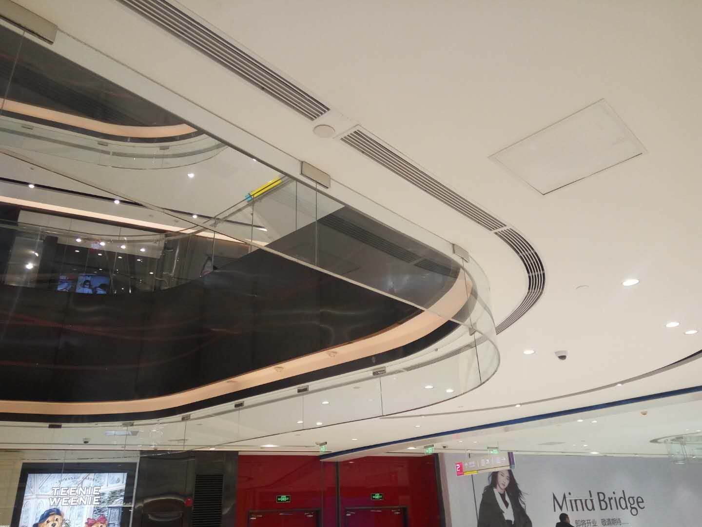 2017年11月23日華宇工地擋煙垂壁順利完工！