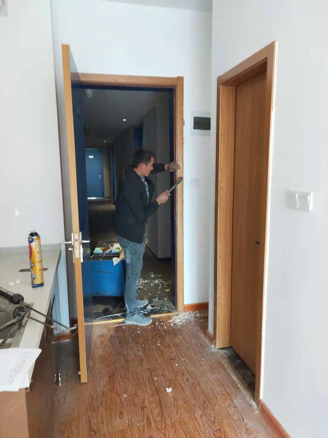 2018年11月16日大學(xué)城維修入戶門(mén)