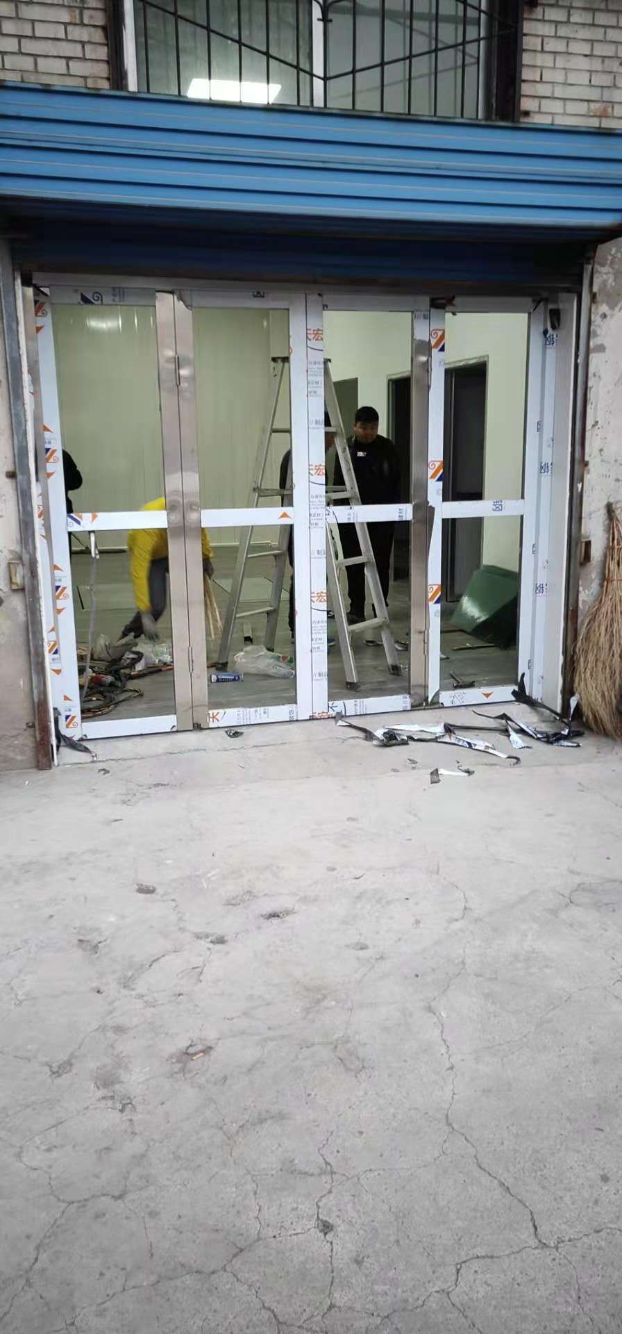 2018年11月16日平陽(yáng)路農(nóng)機(jī)公司對(duì)面禮智信汽服不銹鋼折疊門(mén)案例